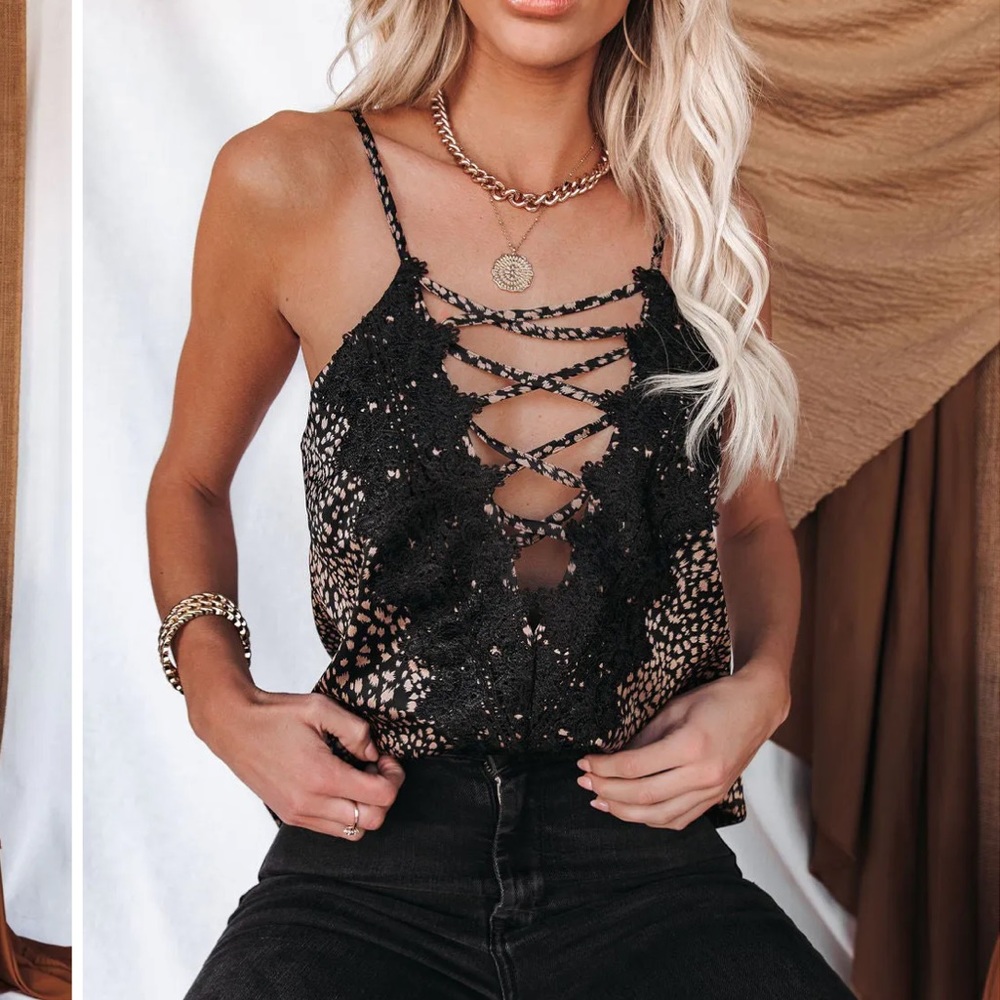 En Creme Black Lace-Up Crochet Camisole